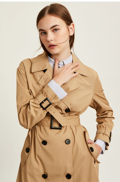 欧货服装批发新风尚 解读拉夏贝尔20年冬装新款女式风衣外套